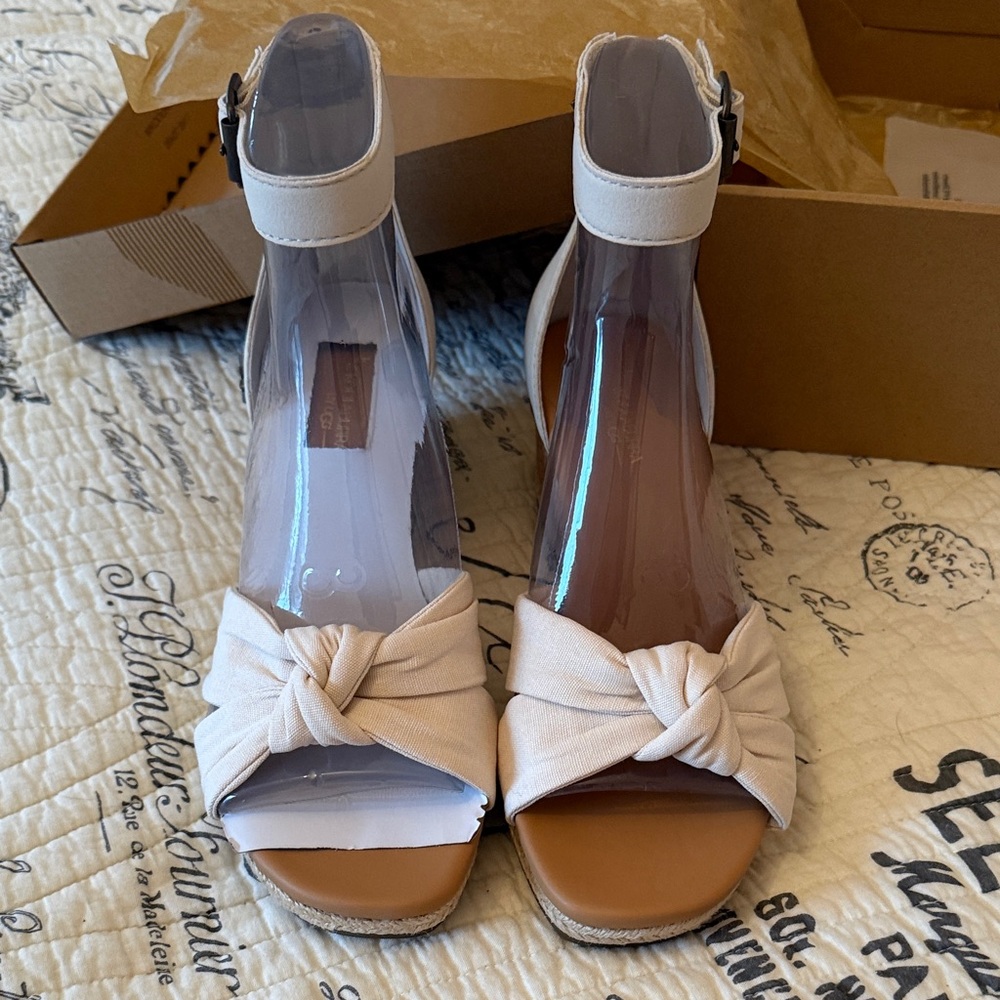 Elegant Cream Women's Sandals Koolaburra Sz 8